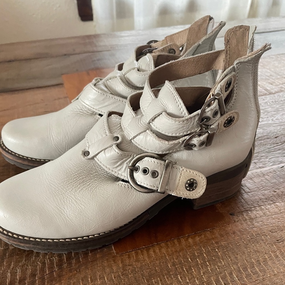 Ladies shoes